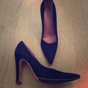 Alaia Black suede heels with zipper detail